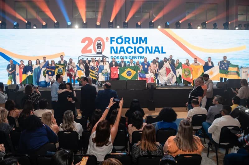 Nova diretoria da Undime é empossada no 20º Fórum Nacional, em Salvador